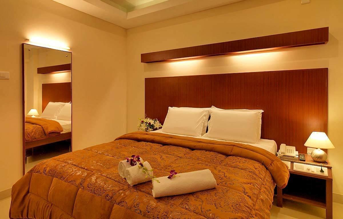 Dhanunjayas Luxury Hotel Hosur Exterior photo